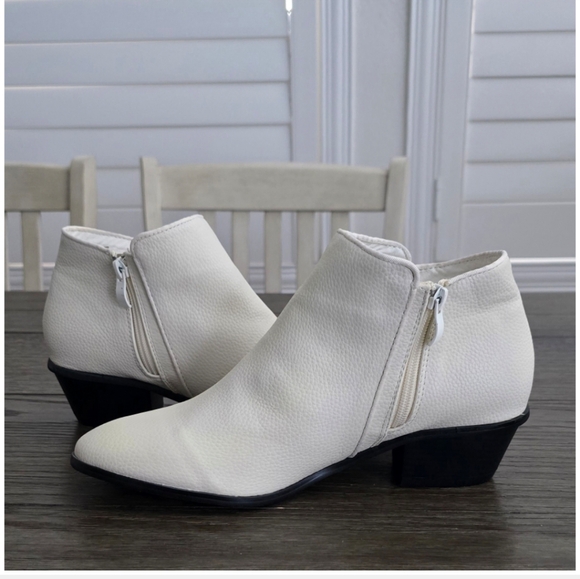 Boston Design Studio Off White Leather Ankle  Booties for Women Size 10 - Picture 3 of 16